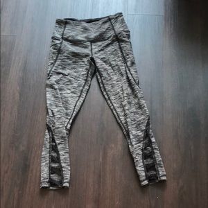 Victoria’s Secret VSX capri leggings